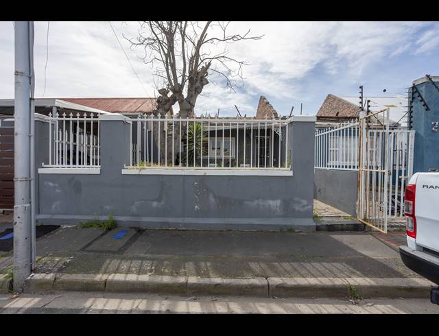 2 BEDROOM FREEHOLD FOR SALE IN WYNBERG